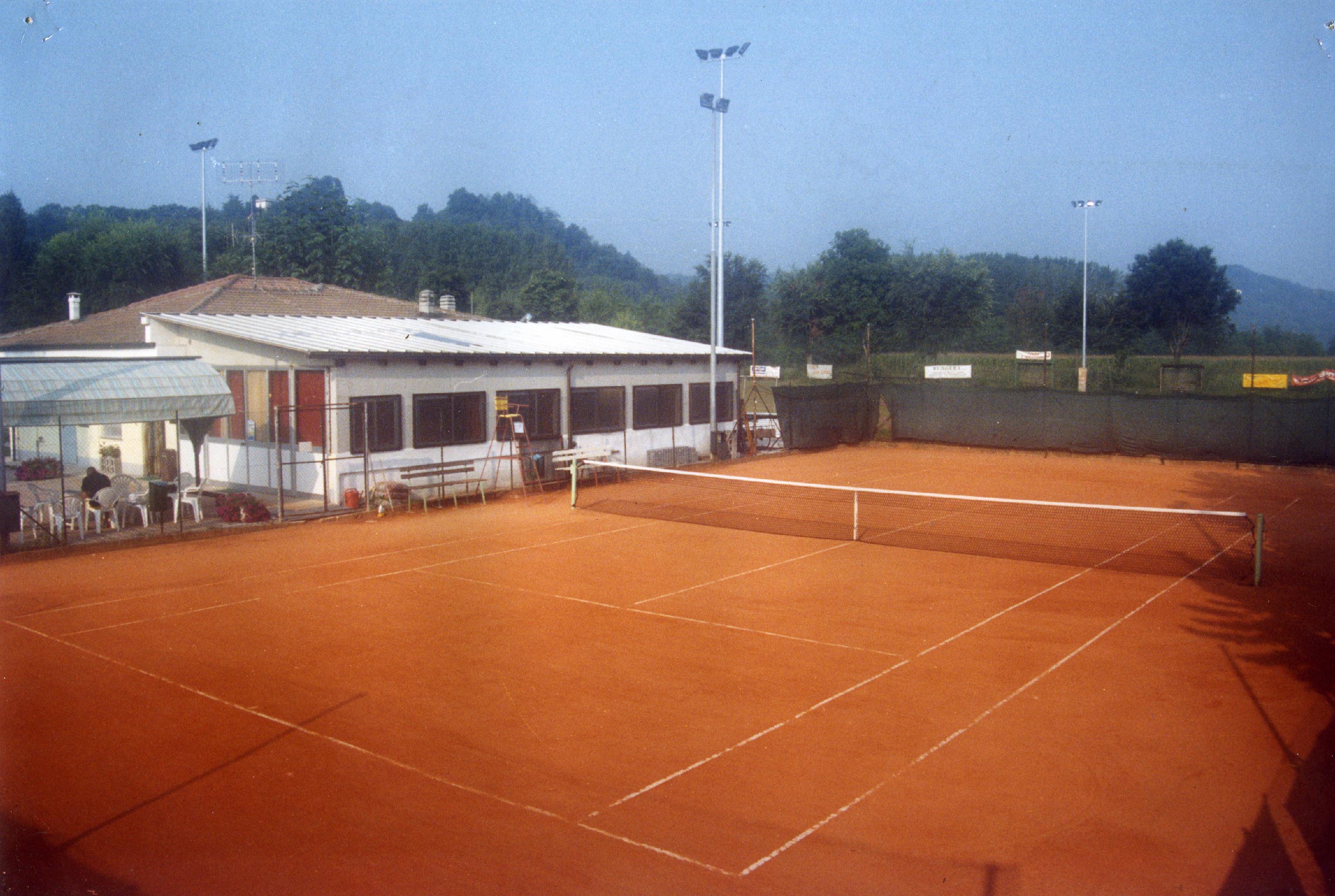 impianti sportivi - campo da tennis terrarossa a San Sebastiano da po